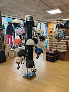 Galería de 🥇 𝐄𝐬𝐩𝐨𝐫𝐭 𝐏𝐢𝐫𝐨𝐭 𝐄𝐧𝐜𝐚𝐦𝐩 | Alquiler esquí Encamp | Andorra Ski Rental 3