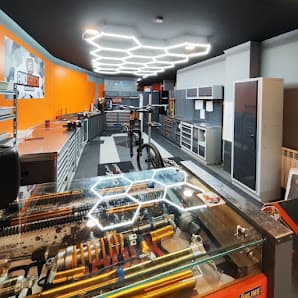 Galería de ANDSHOCK WORKSHOP ANDORRA ANDCOMPONENTS WEB 2