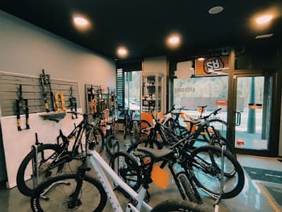 Galería de ANDSHOCK WORKSHOP ANDORRA ANDCOMPONENTS WEB 3