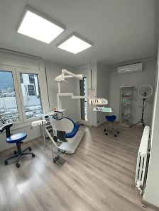 Galería de Centre Odontològic Integral Meritxell Holthoefer 2