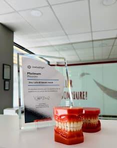 Imagen principal de CLÍNICA DENTAL ERIC BAZILE