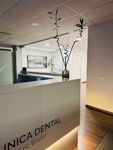 Galería de CLÍNICA DENTAL ERIC BAZILE 2