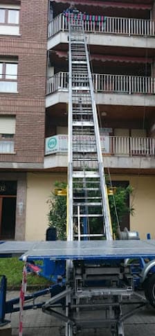 Galería de Euromudances & Transports Albós · Més de 30 anys en mudances · Botiga de segona mà 3