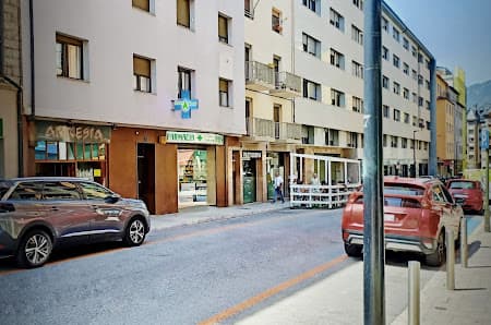 Galería de Farmàcia les Anelletes 2