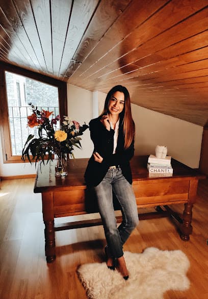 Mari Pelegrina Studio