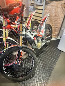 Galería de MOTORETRO YAMAHA DEALERSHIP 2