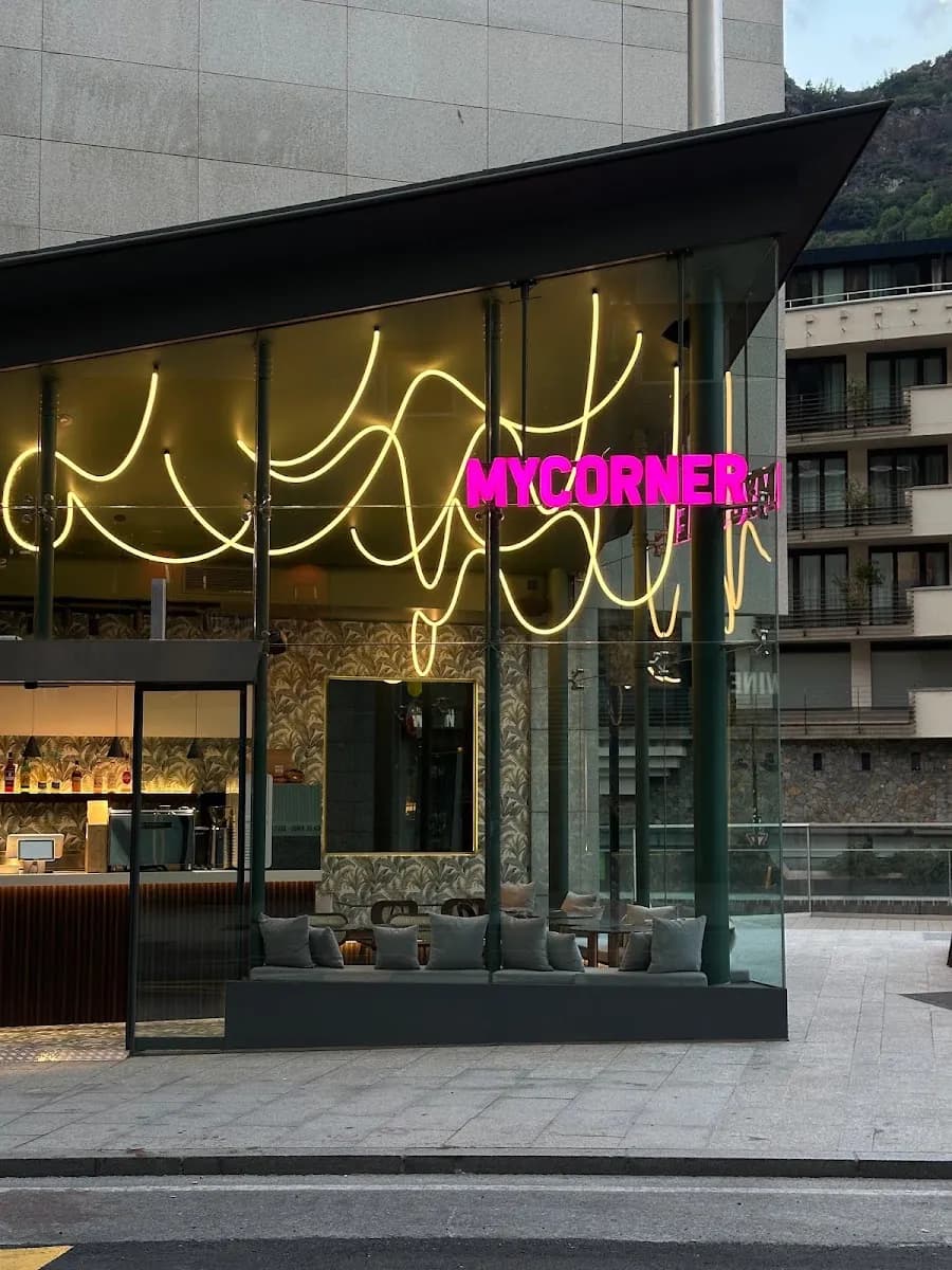 MYCORNER SUNSET • Brunch & Cocktails