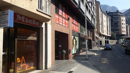 Galería de PERRUQUERIA EL MÉS NOU 2