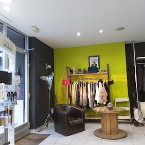 Galería de PERRUQUERIA I ESTÈTICA ESTIL GER 3