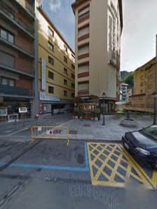 Galería de PERRUQUERIA LA LLUNA 3