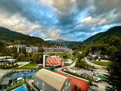 Galería de Vertical Real Estate 2