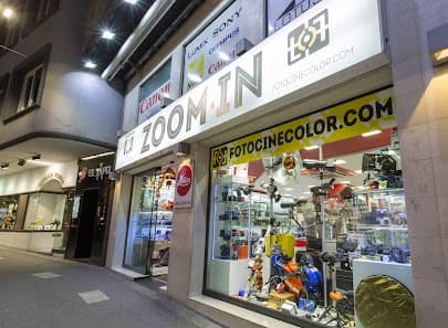 Imagen principal de ZOOM IN